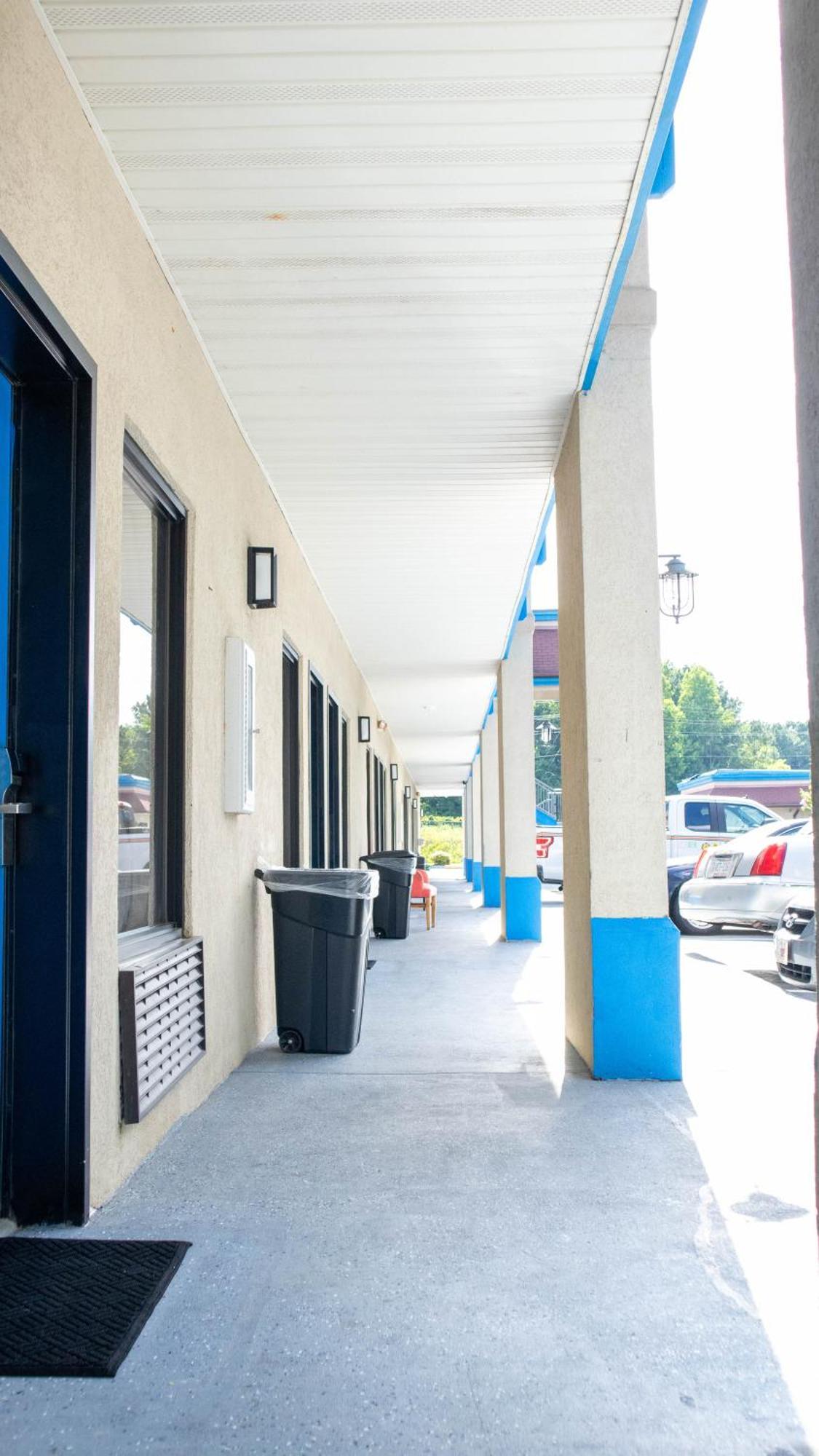 Executive Inn Yanceyville Экстерьер фото