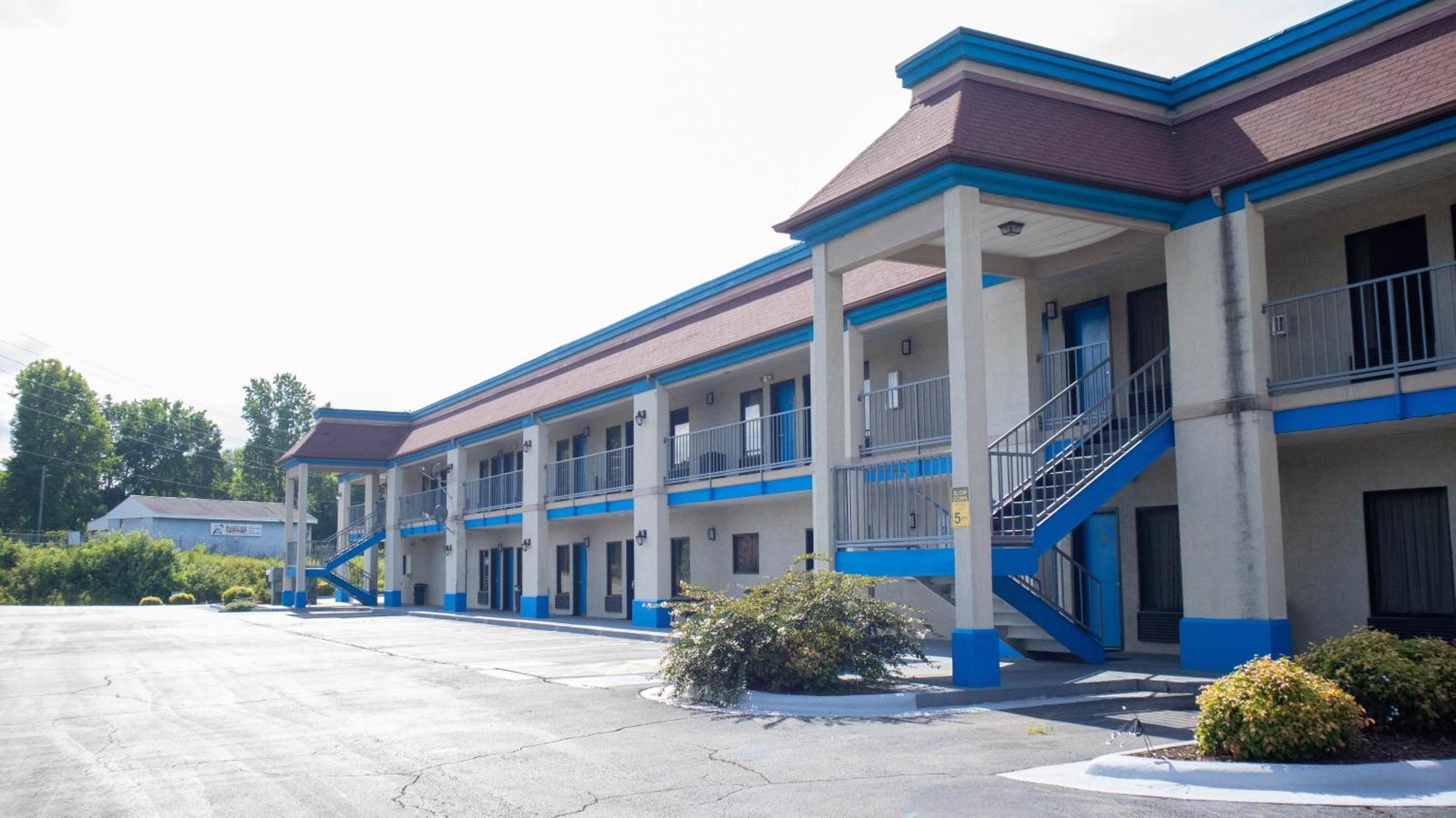 Executive Inn Yanceyville Экстерьер фото